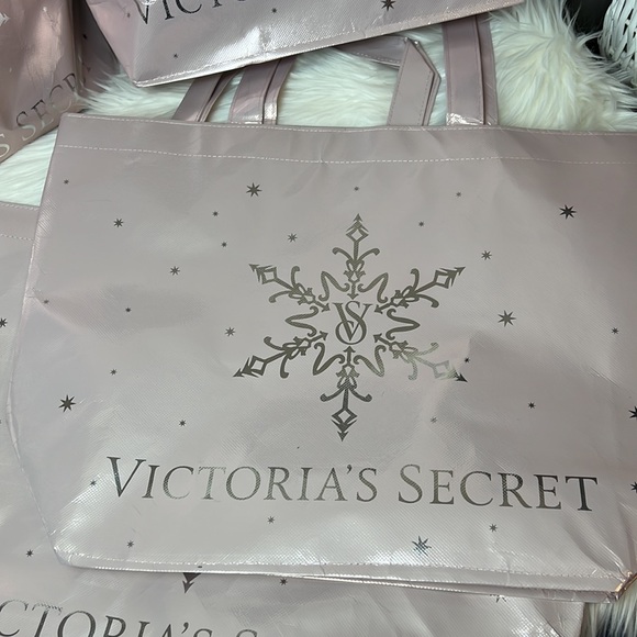 (4) Victoria’s Secret Pink Snowflake VS Logo Reusable Gift Bags, Shopping Bags - Picture 3 of 8
